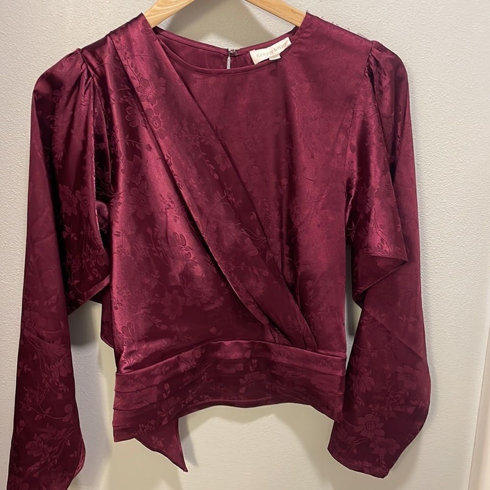 Nwot Ronny Kobo Collection woman’s maroon long sleeve Flowy blouse.